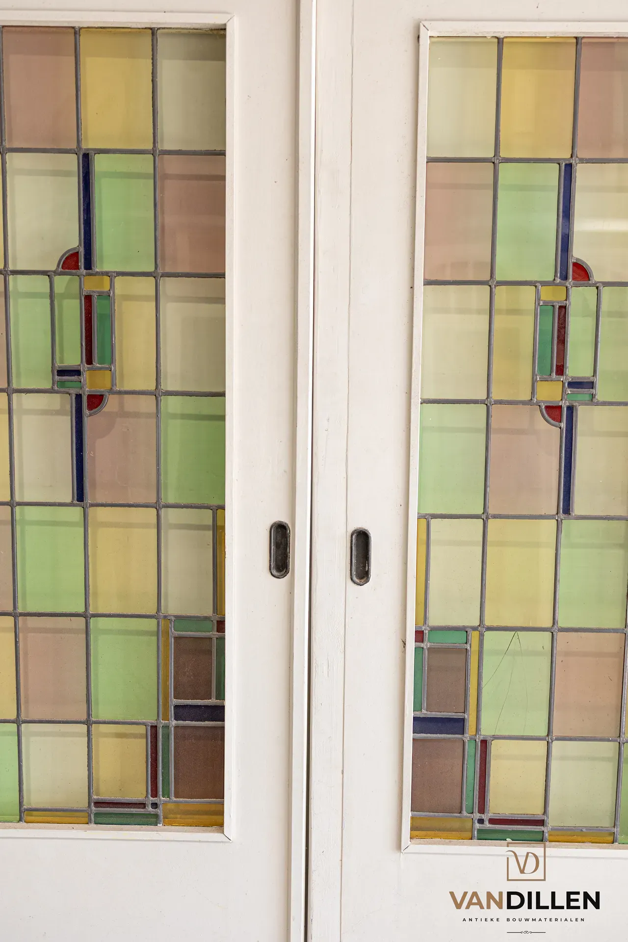 Nr 122; Ensuite vouwdeuren met art deco glas in lood