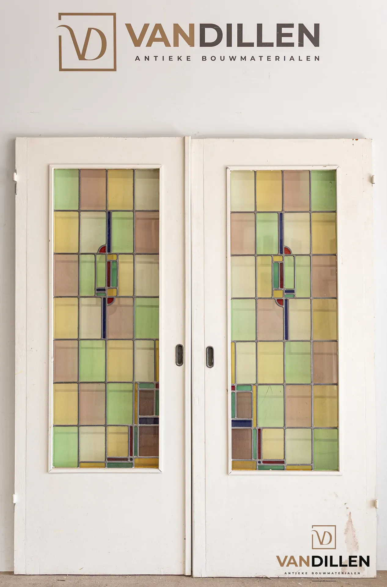 Nr 122; Ensuite vouwdeuren met art deco glas in lood