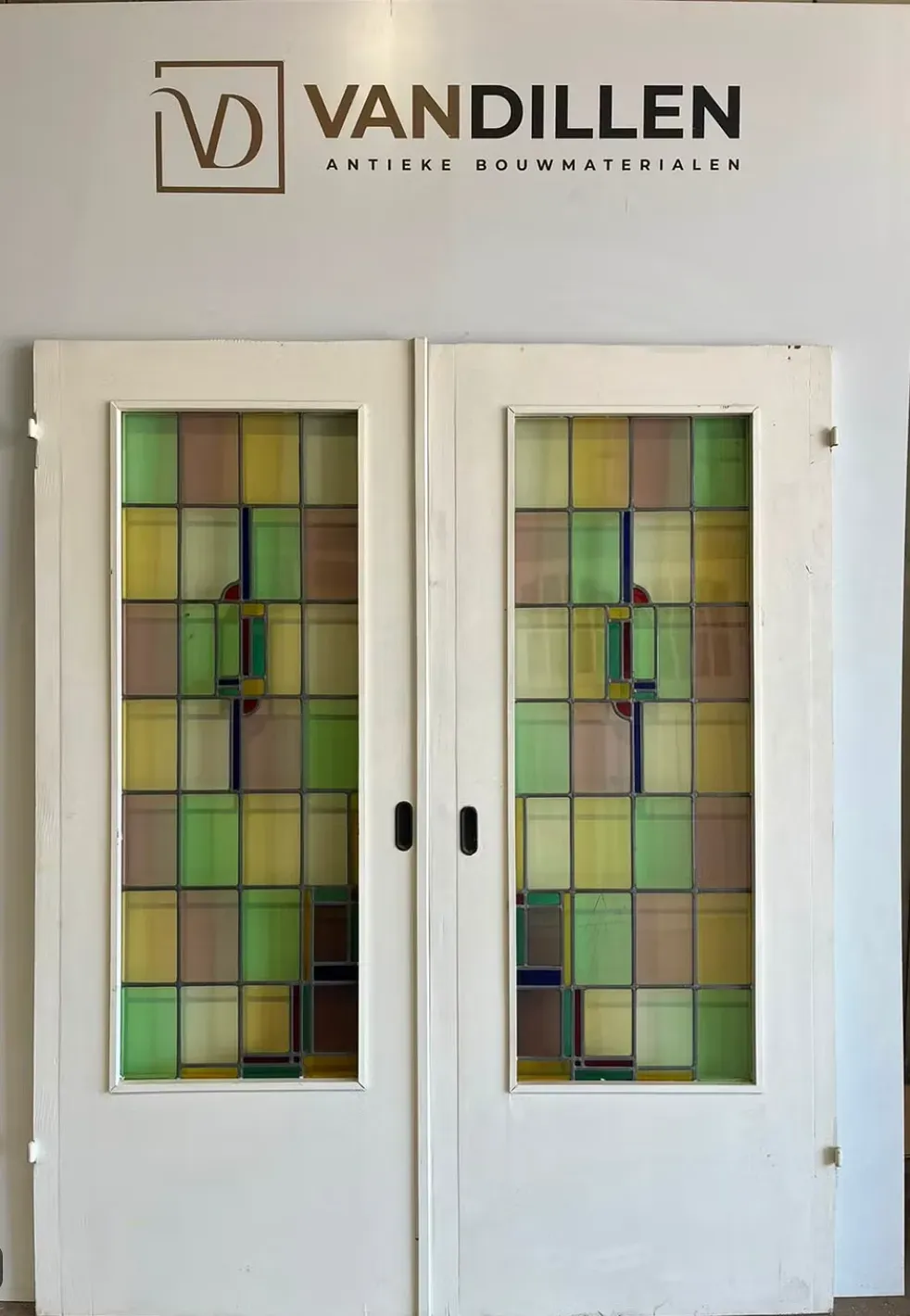 Nr 122 ensuite vouwdeuren met art deco glas in lood