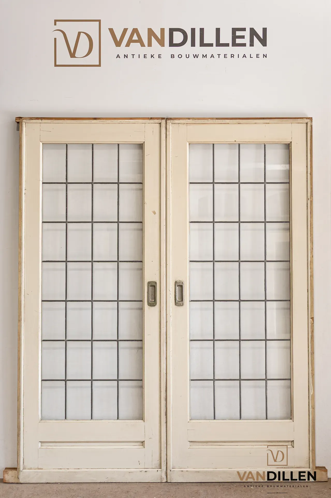 Nr 123 ensuite schuifdeuren met glas in lood