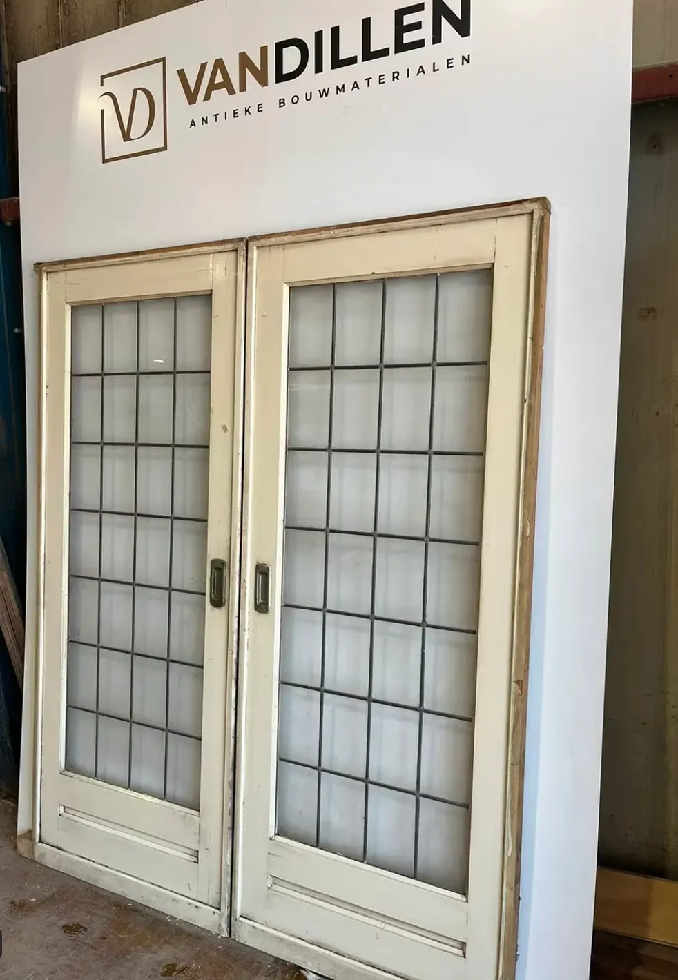 Nr 123 ensuite schuifdeuren met glas in lood