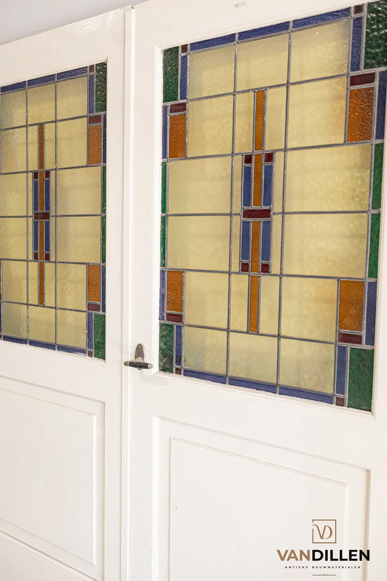Nr 130; Oude ensuite vouw - klap deuren met glas in lood