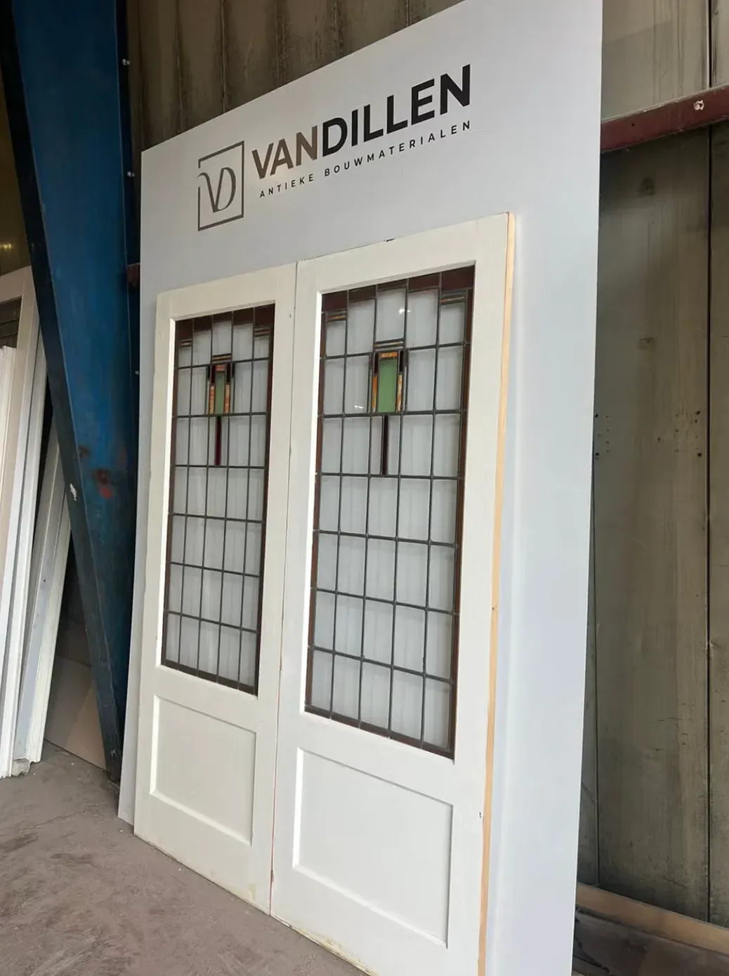 Nr 135; Antieke ensuite schuifdeuren met kleur glas in lood