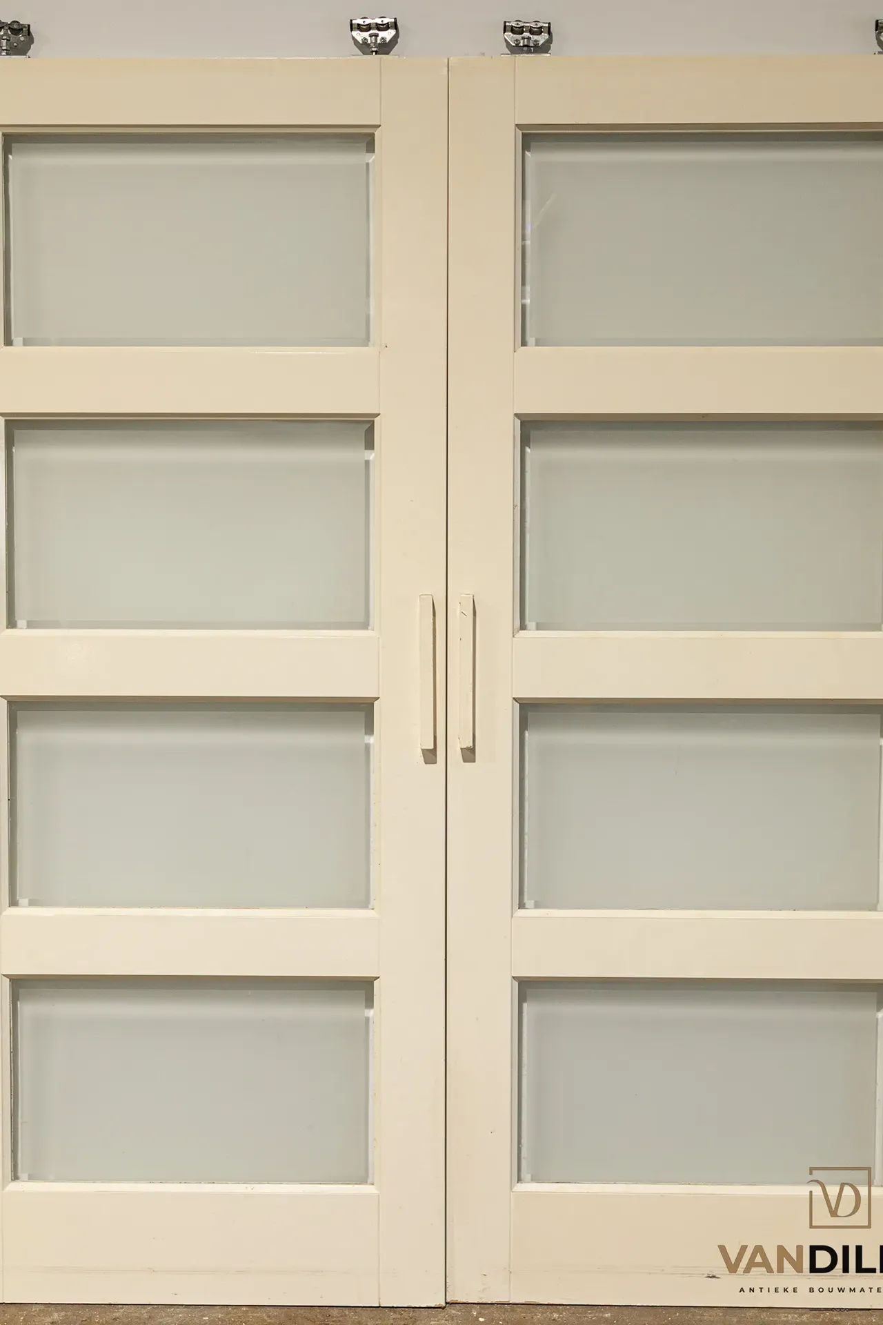 N° 23, portes coulissantes de récupération