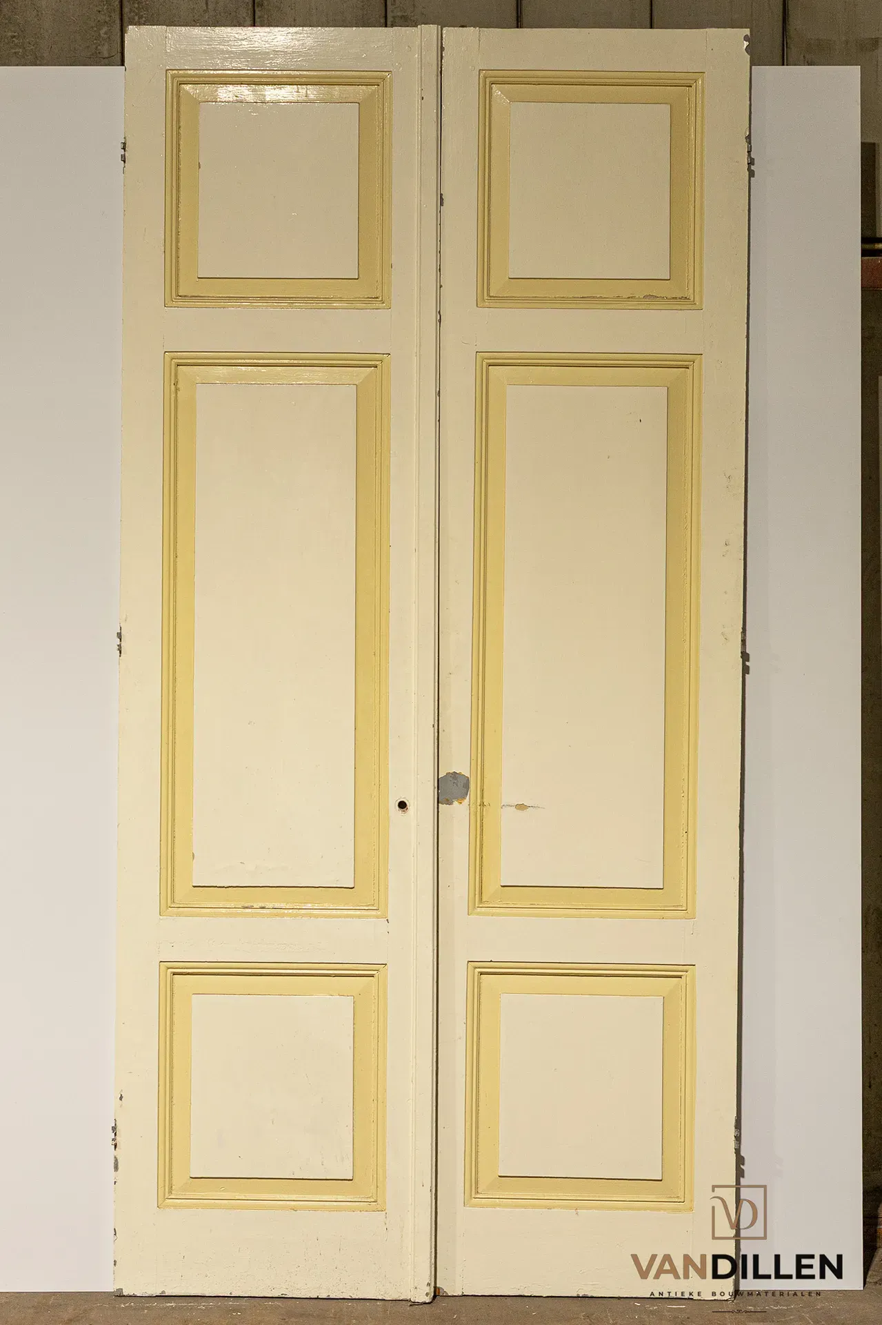 Nr. 29 antike angeschlagene Türen