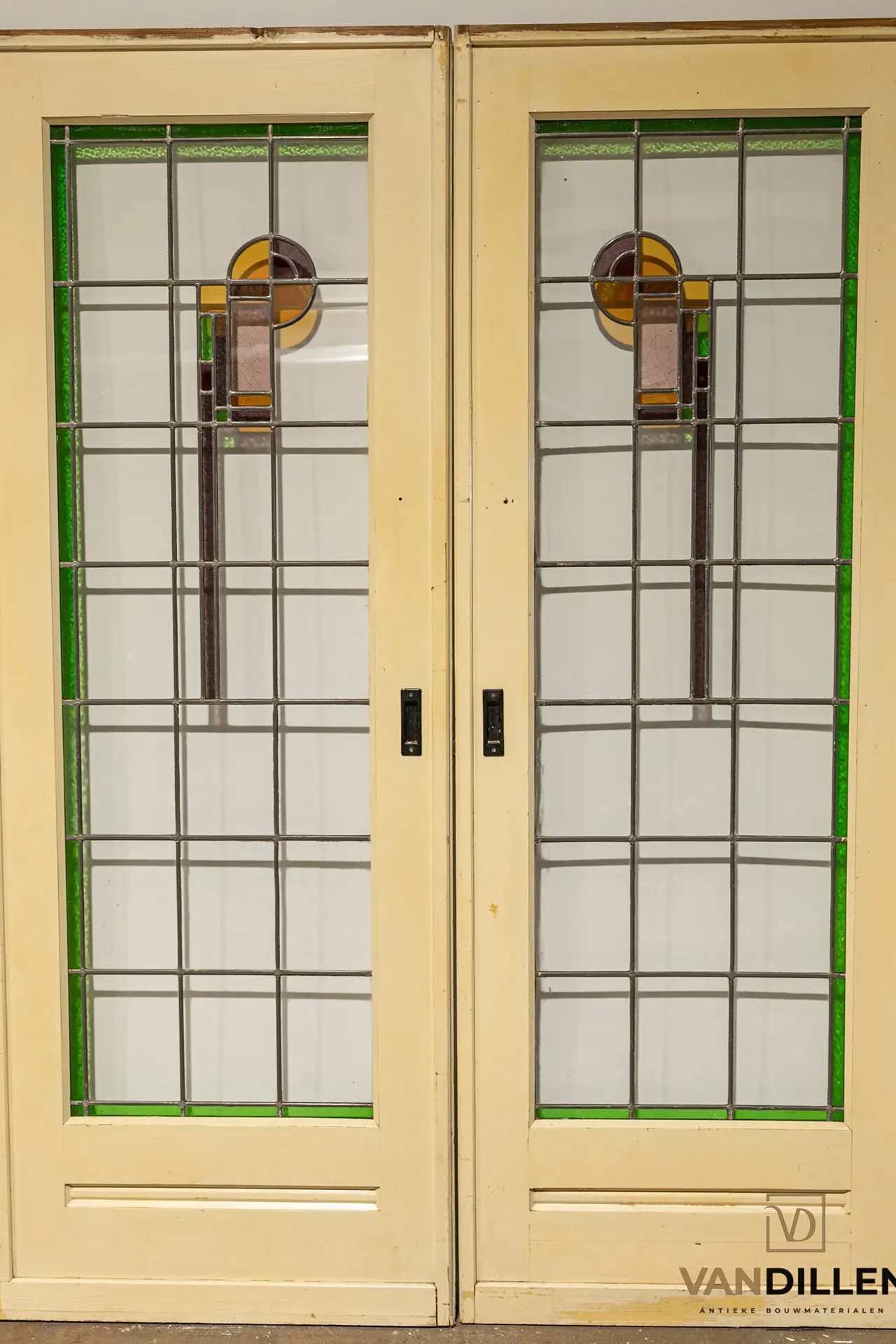 N° 43, portes anciennes avec vitraux