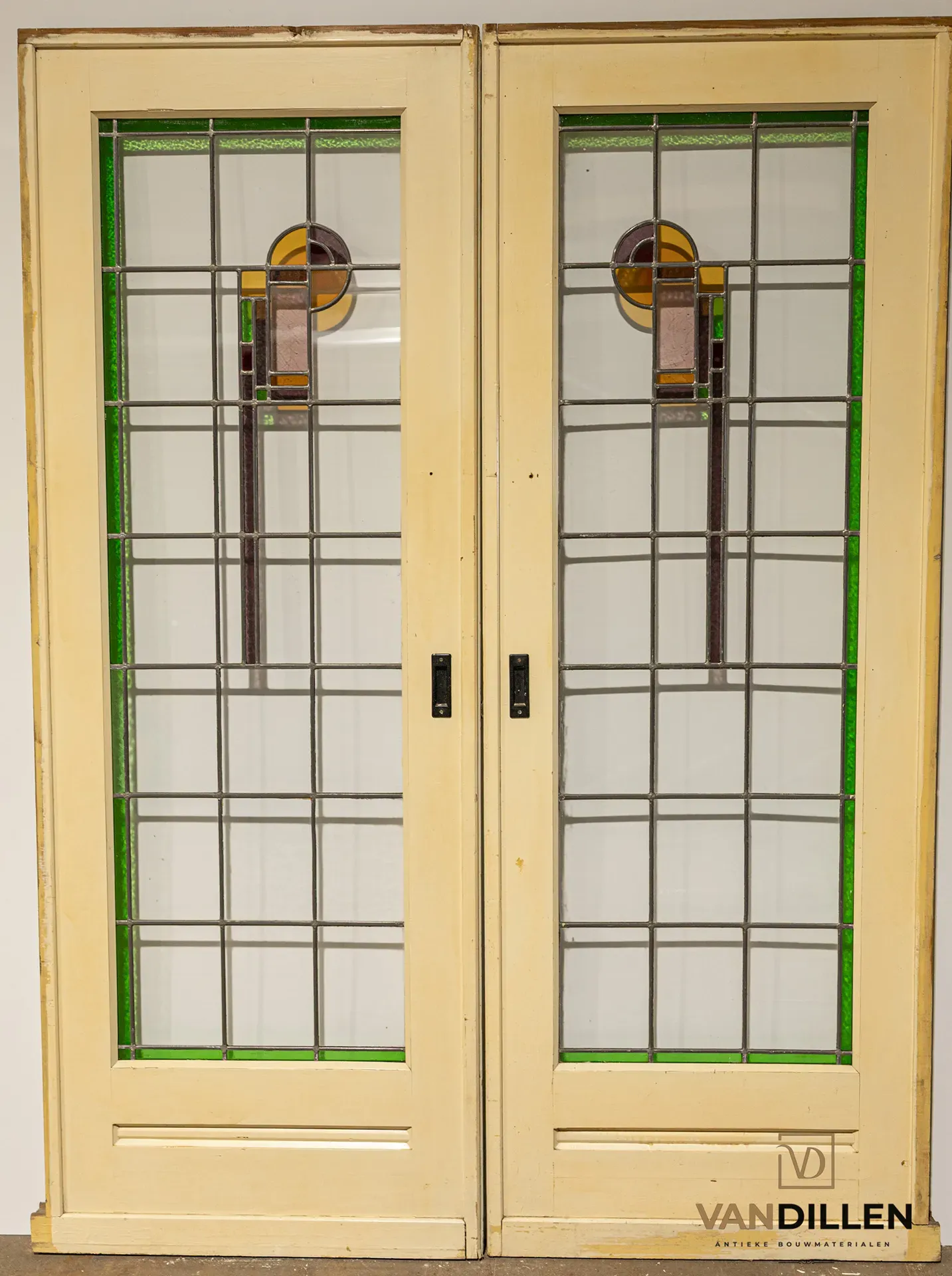 N° 43, portes anciennes avec vitraux
