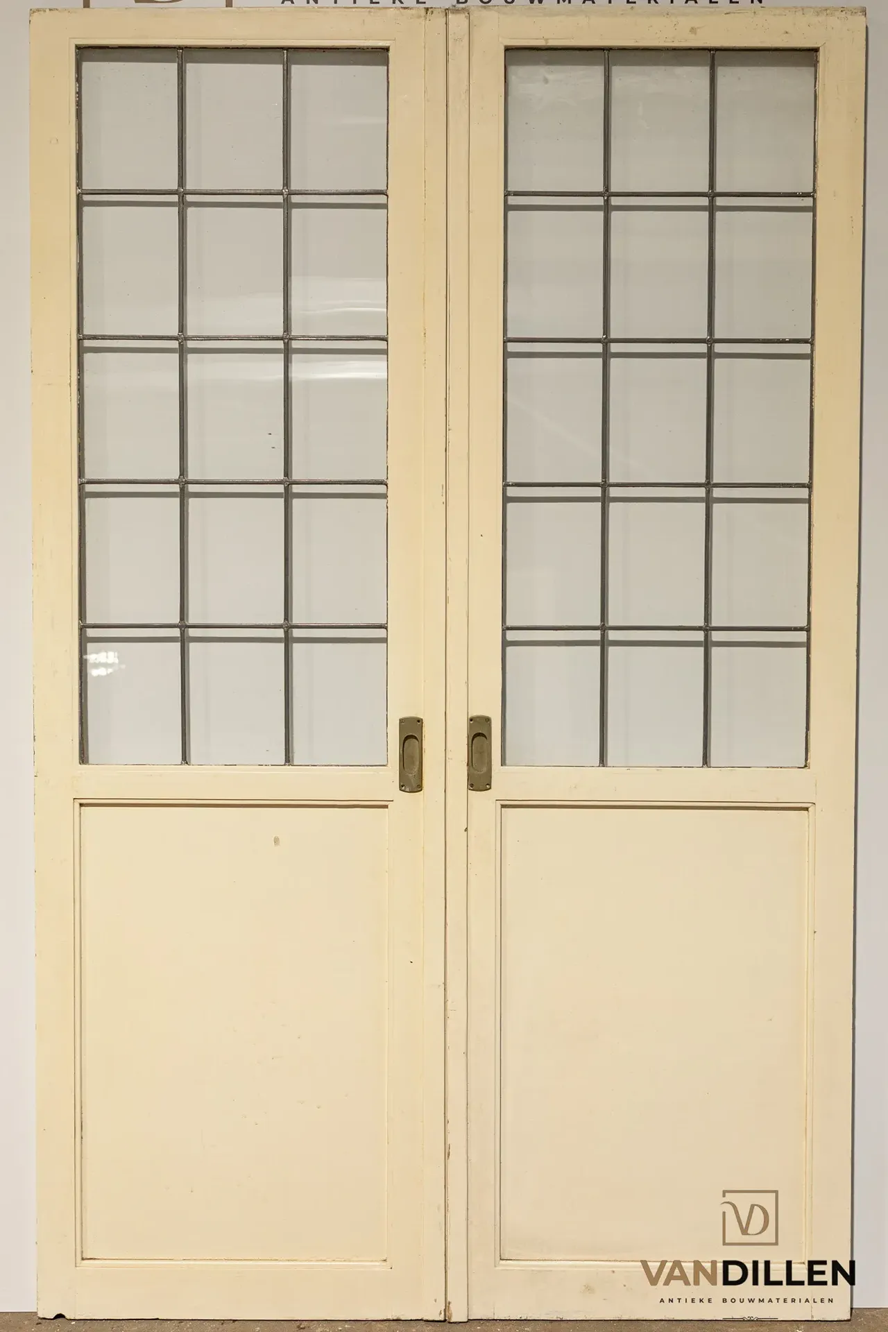 N° 56, portes étroites de séparation intérieure avec vitraux