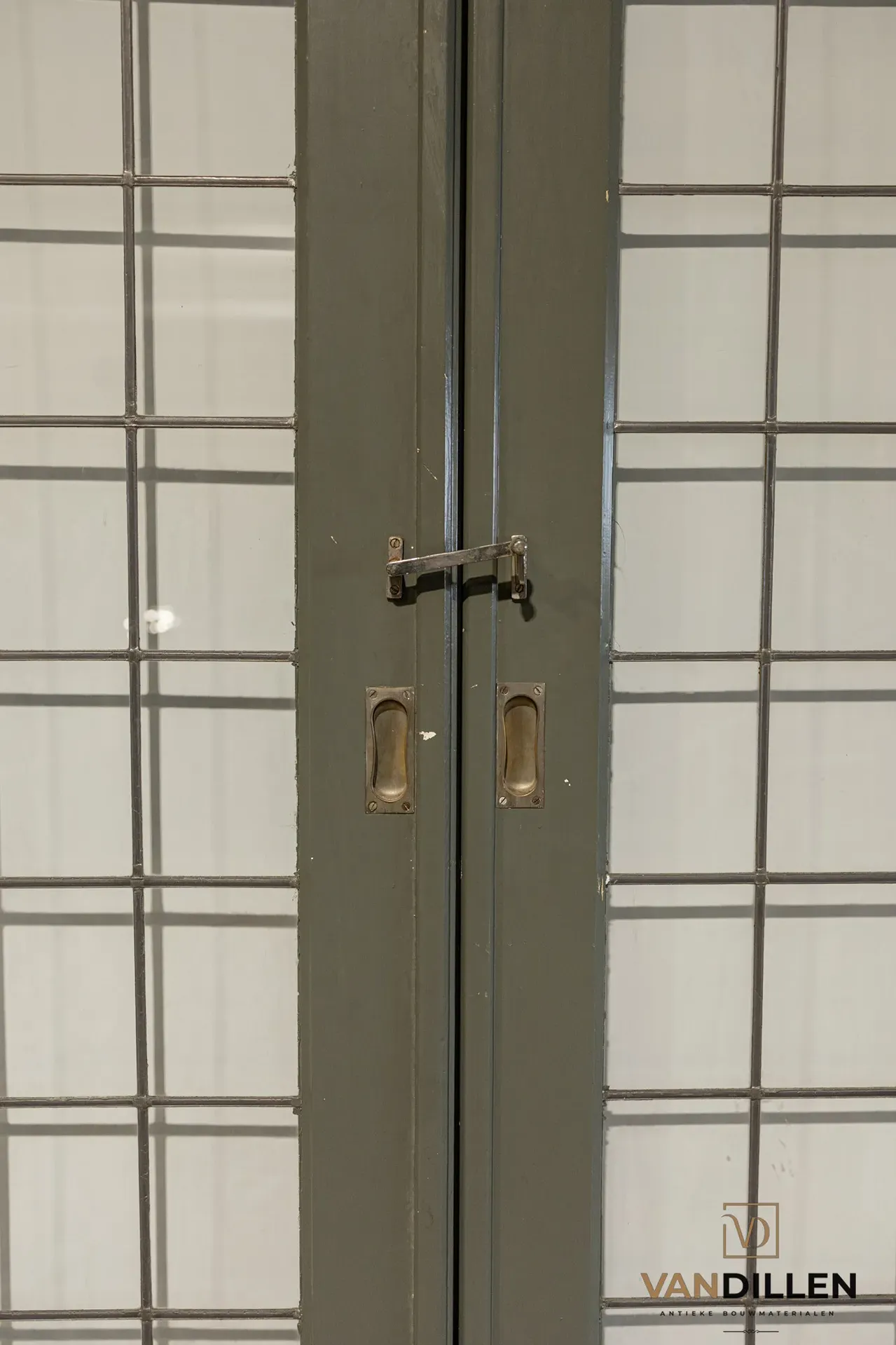 N° 60, portes anciennes de séparation intérieure avec vitraux et fermeture