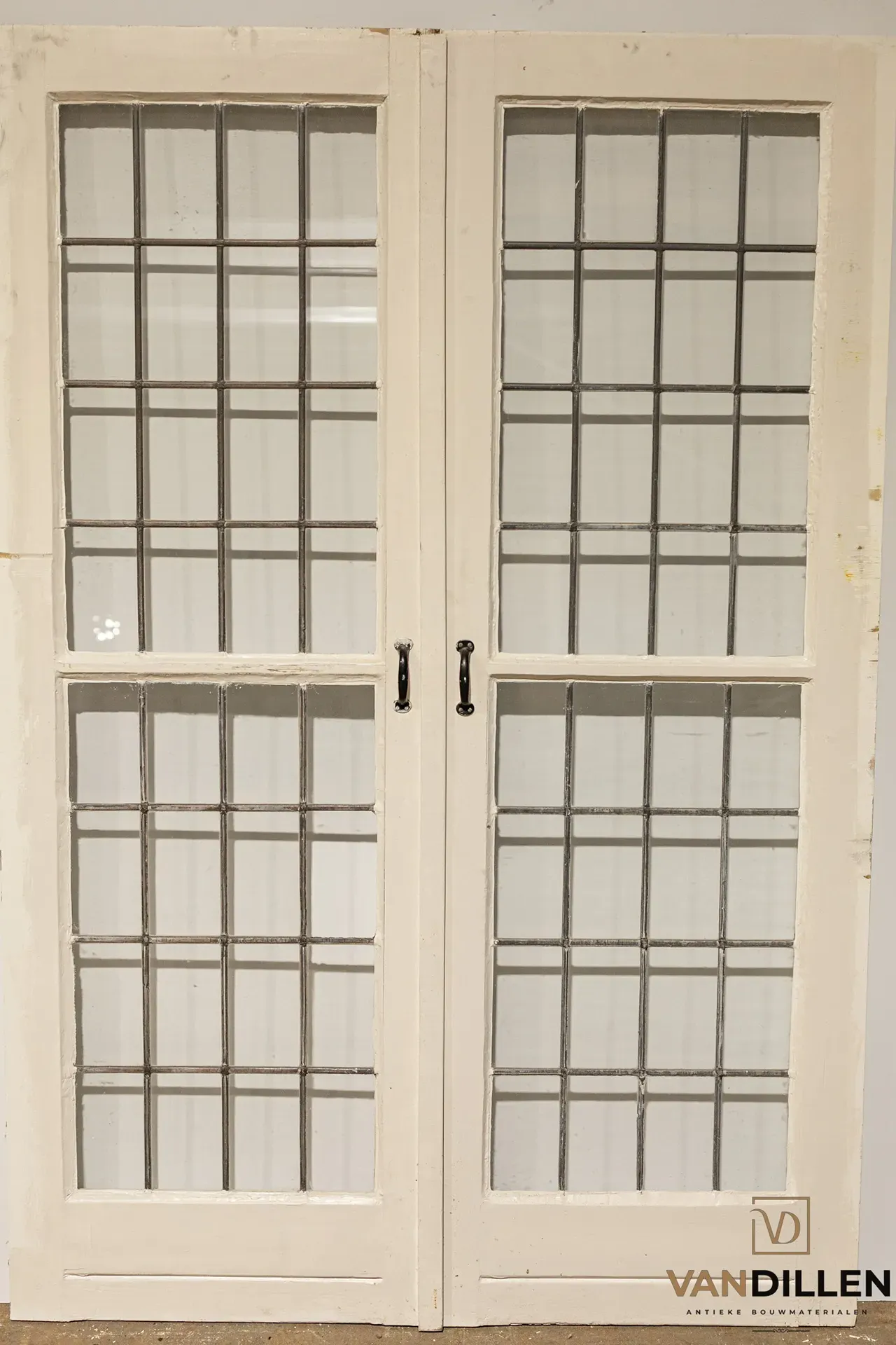N° 64, portes anciennes de séparation intérieure à petits-bois et vitraux