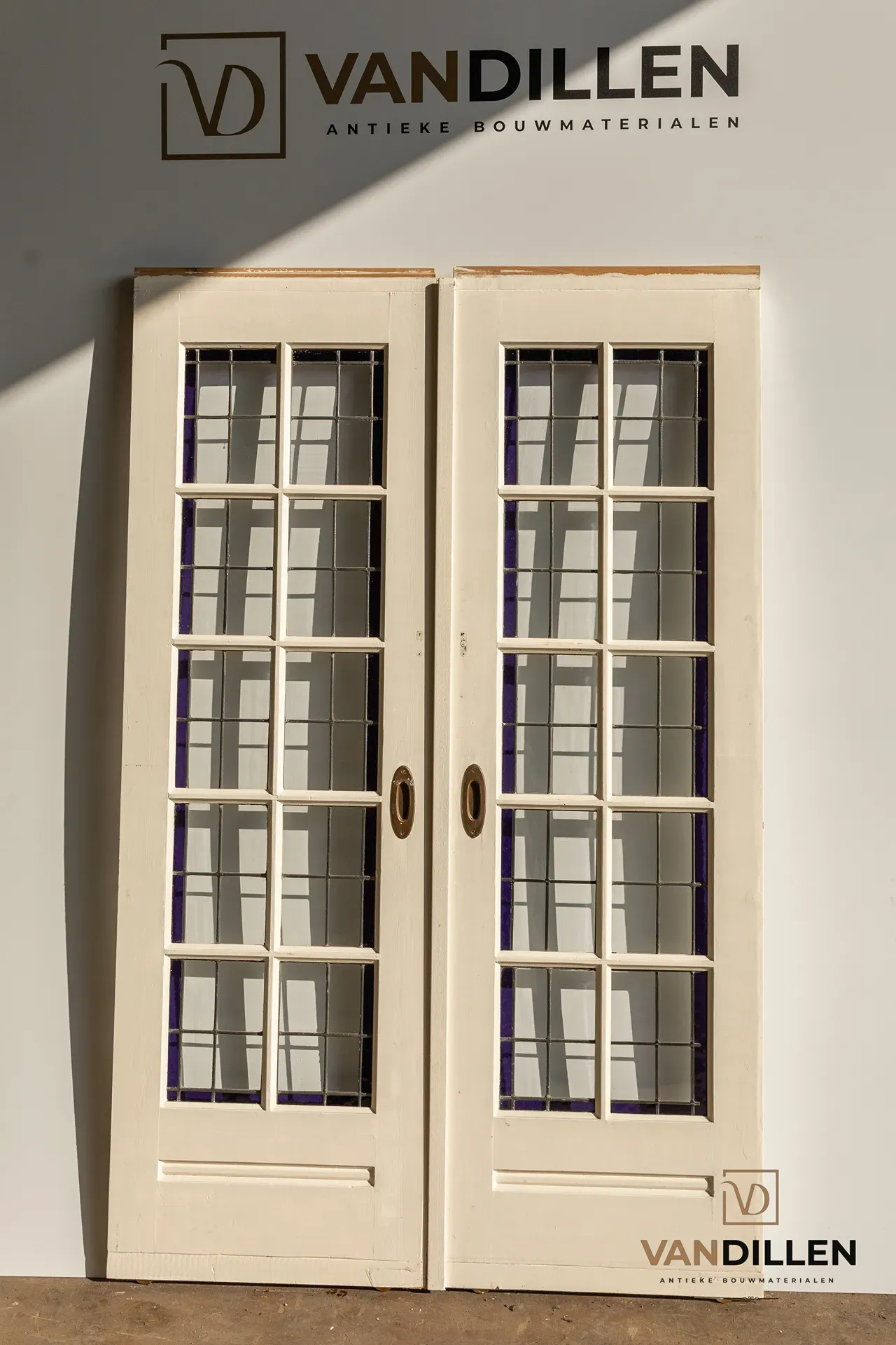 N° 69, portes de qualité avec vitraux et petits-bois
