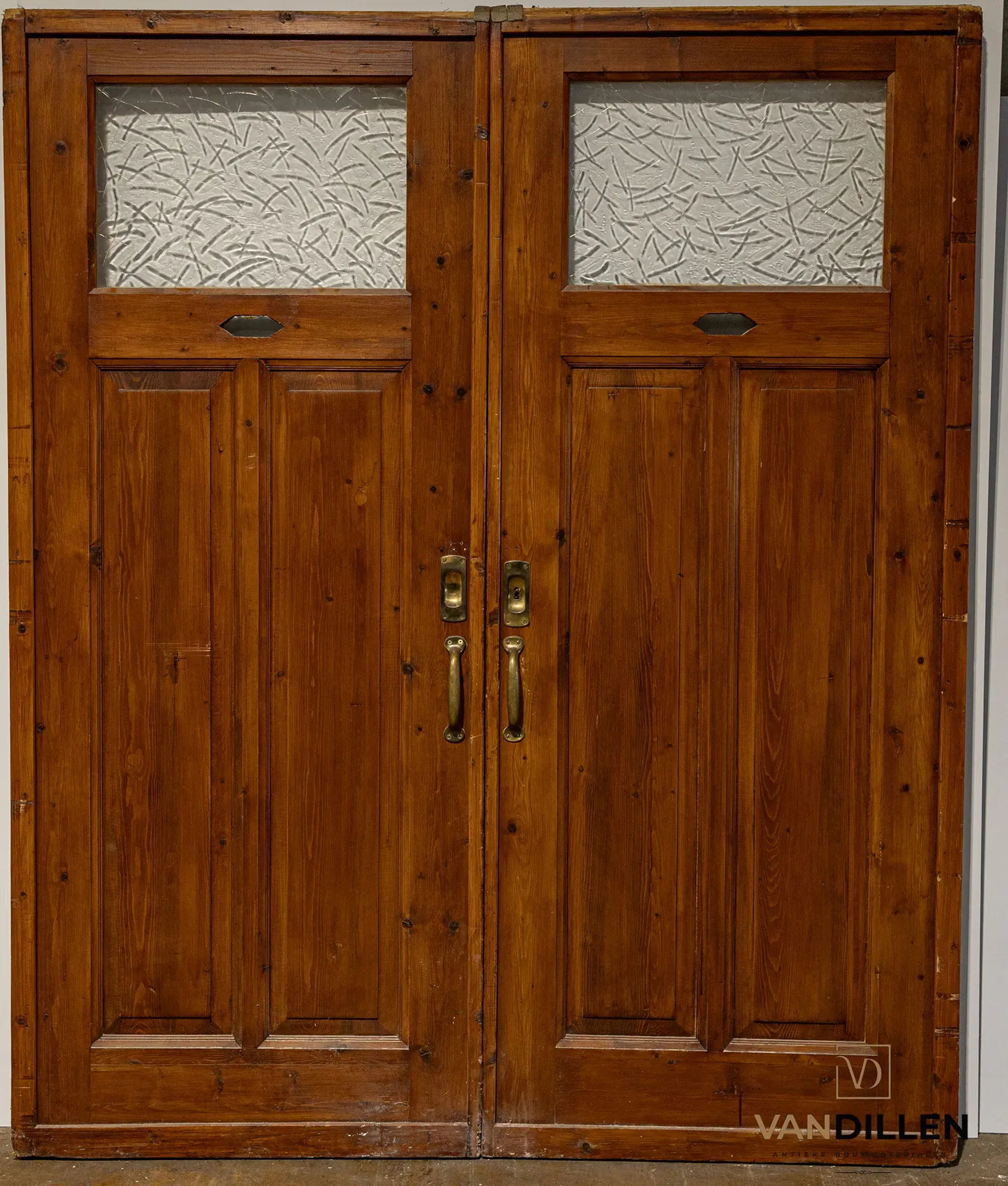 Nr. 86 braune Raumtrenntüren mit Oberlicht