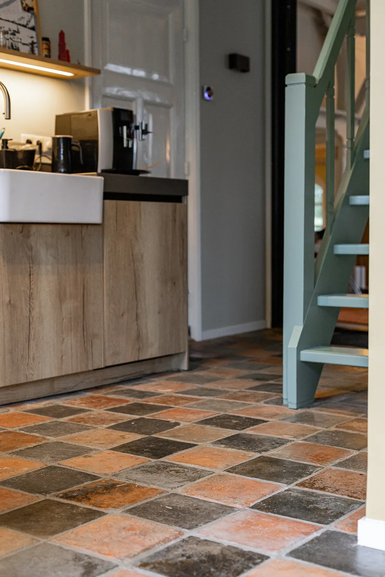 Old sustainable floor tiles create a warm and authentic atmosphere.