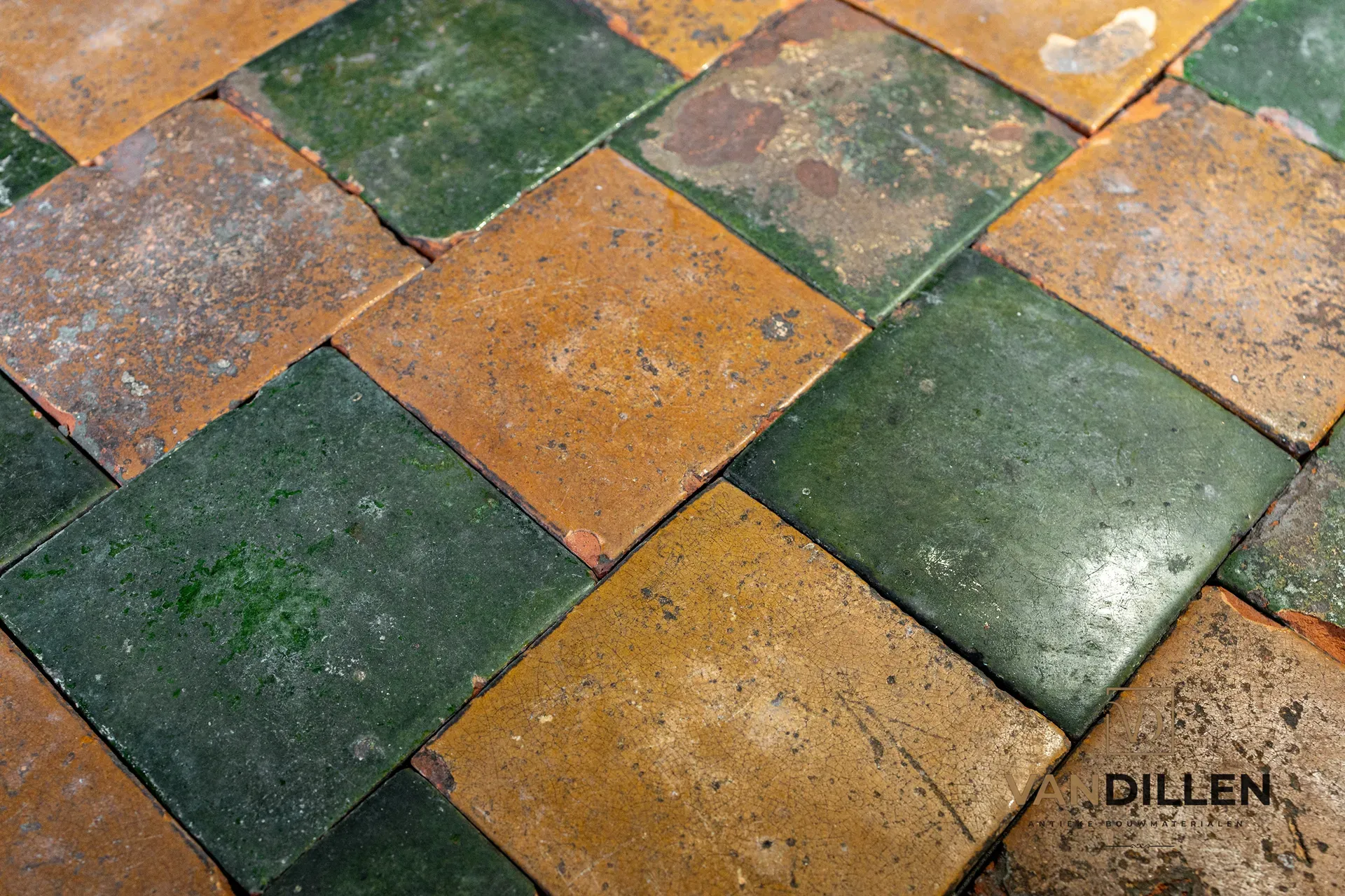 Carreaux anciens de ferme en terre cuite
