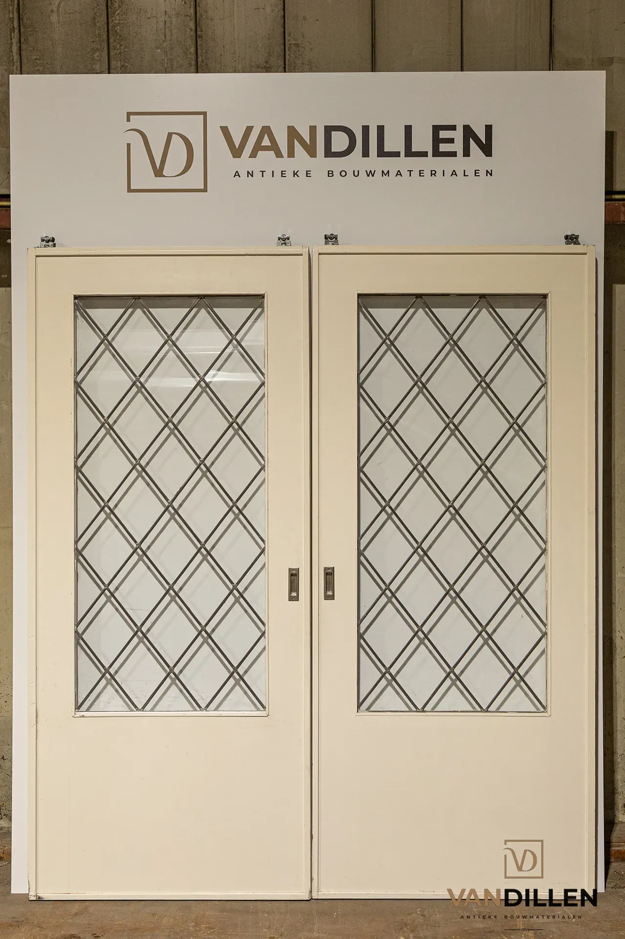 No. 25 good-quality old internal dividing doors