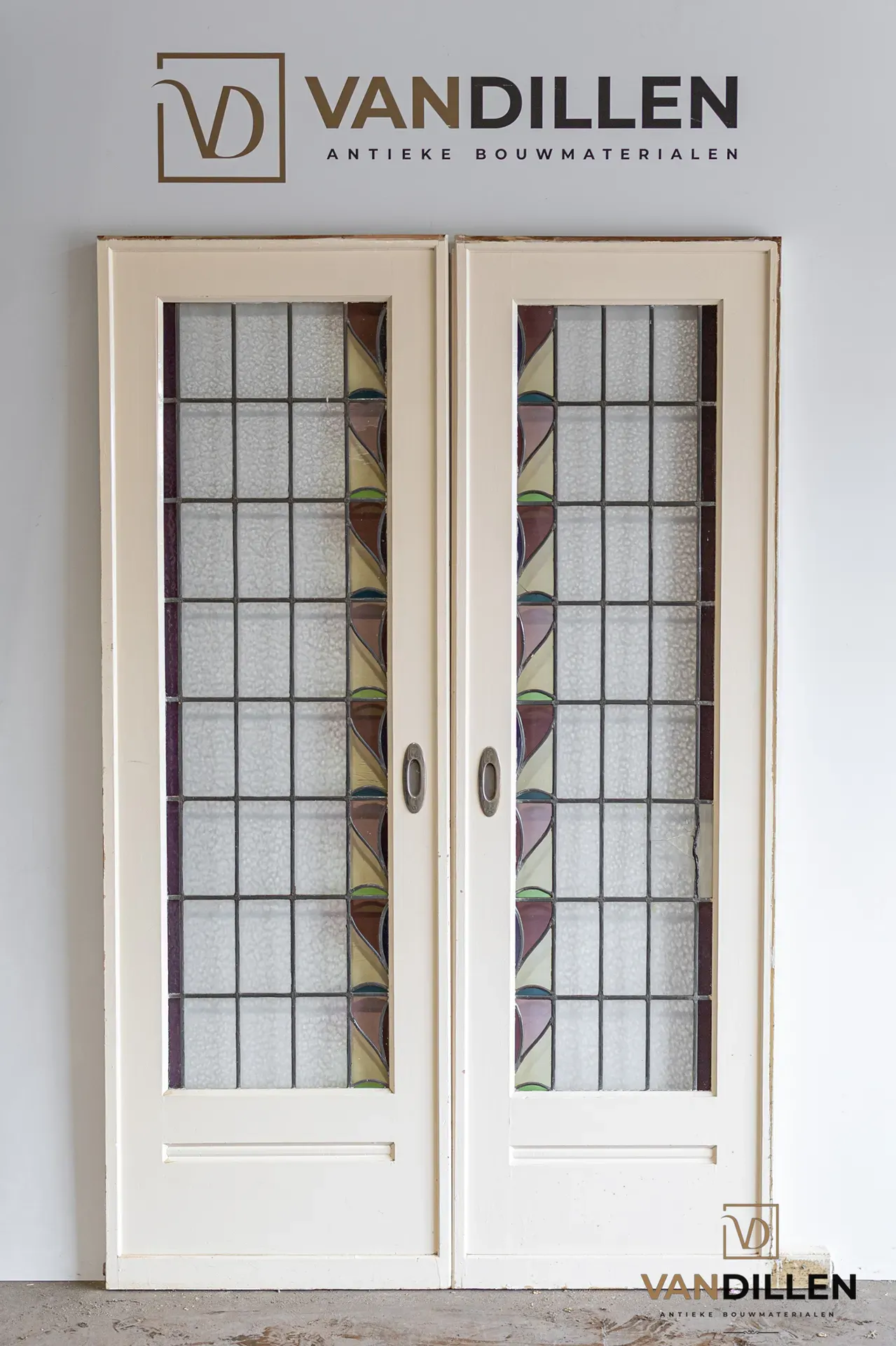 Oude ensuite schuifdeuren met glas in lood motief dubbele sets