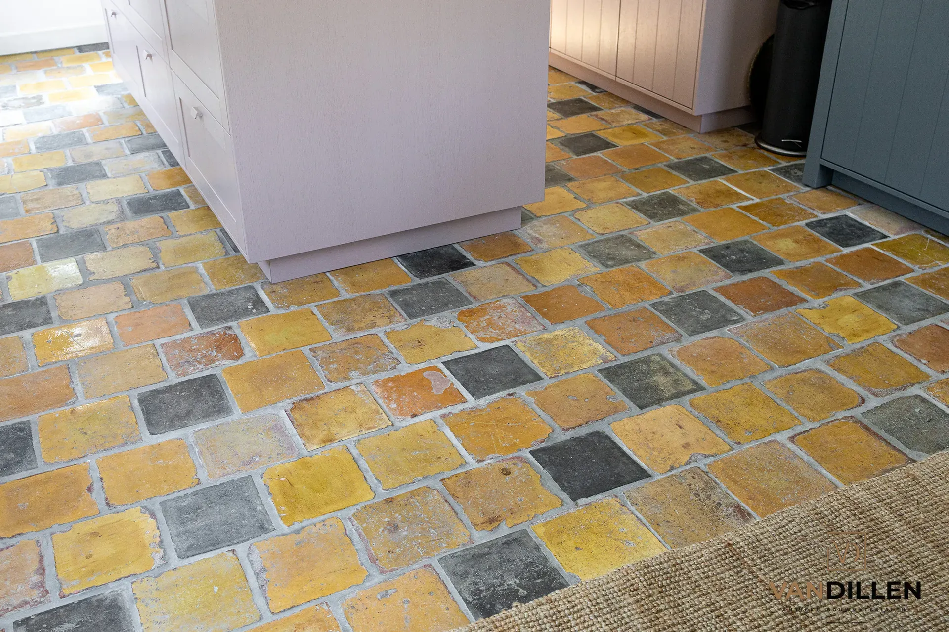 Carreaux de sol anciens en terre cuite