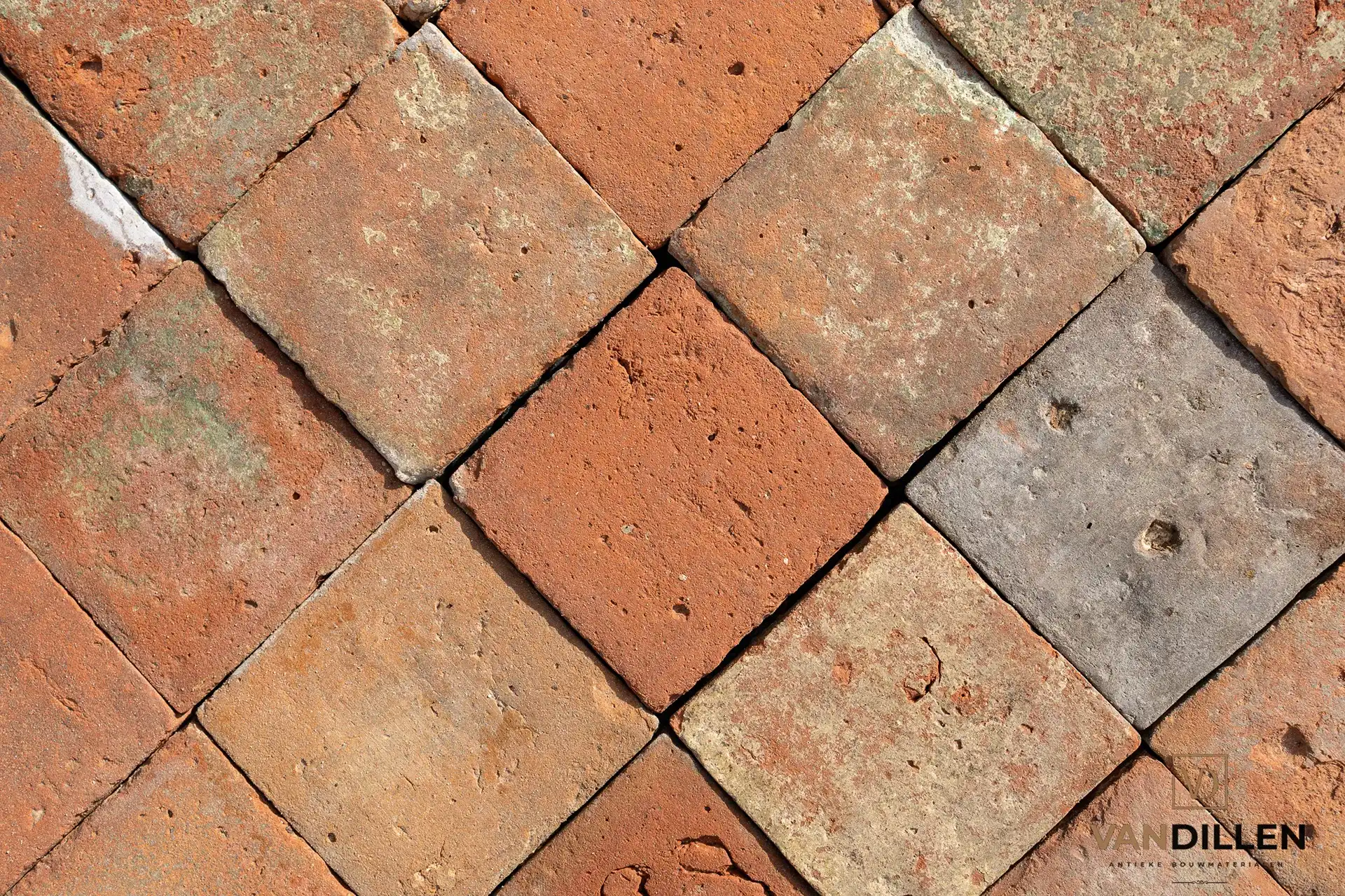 Oude Landelijke Vloertegels In Klein Formaat Vierkant Zalm