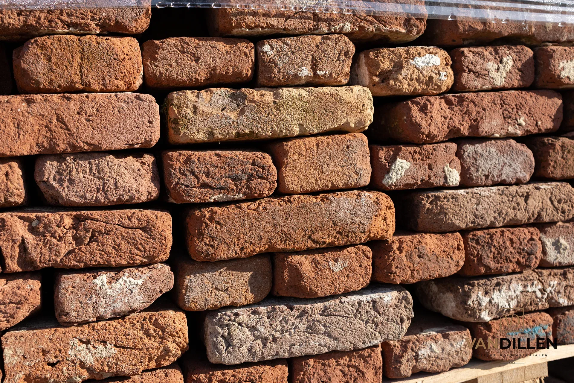 Old Waal-size bricks in red, brown and orange
