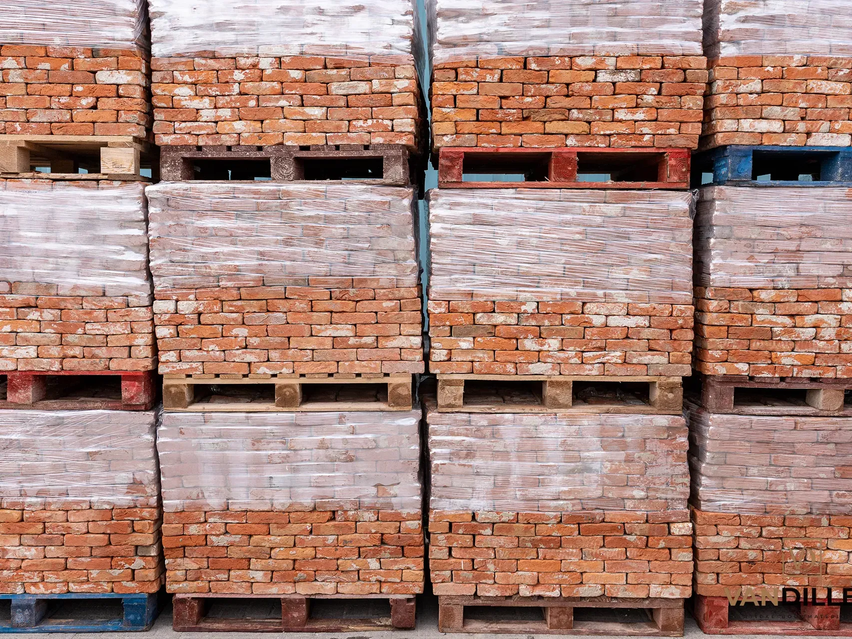 Oude rode handvorm stenen old handmade antique exclusive bricks masonry