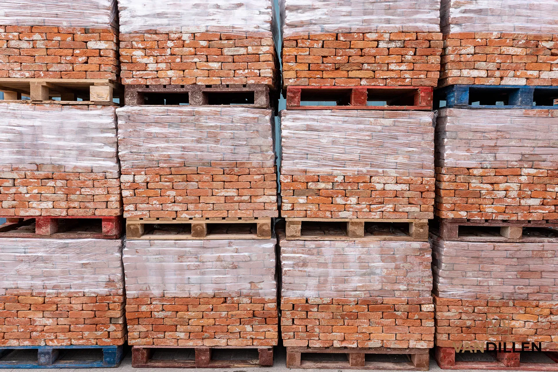Oude rode handvorm stenen old handmade antique exclusive bricks masonry