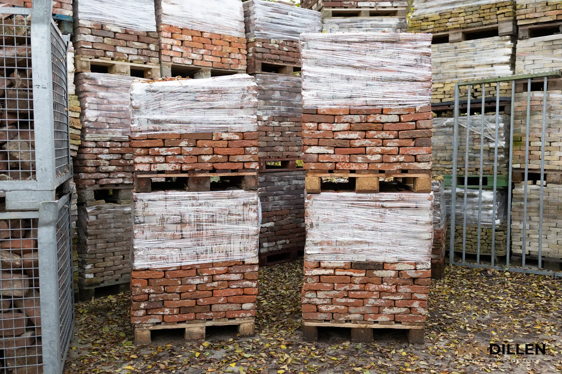 Briques anciennes rouges moulées à la main au format frison