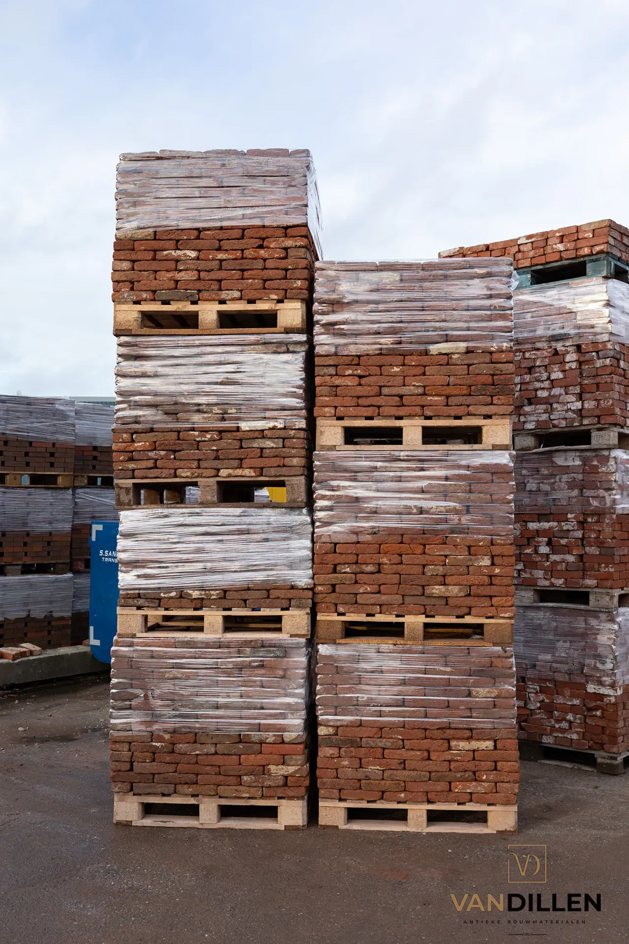 Batch of old red handmade Waal-size bricks