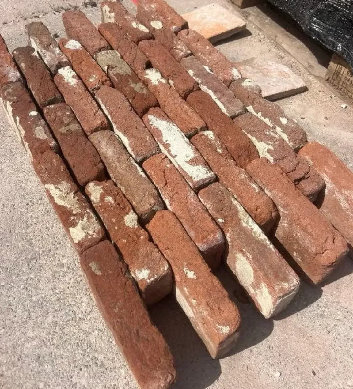 Rode waalformaat handvorm stenen 