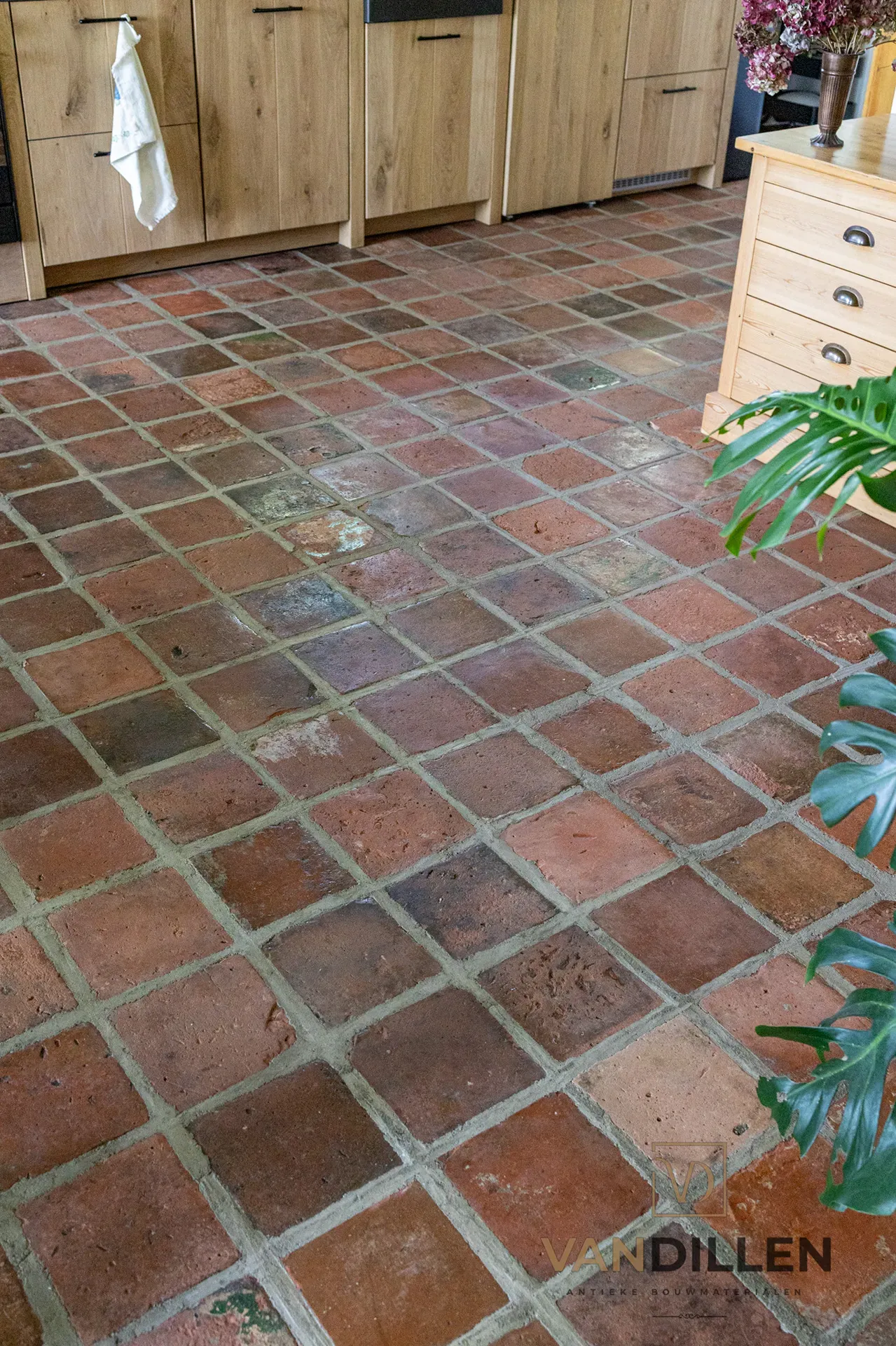 Sol en carreaux rouges adapté au chauffage au sol