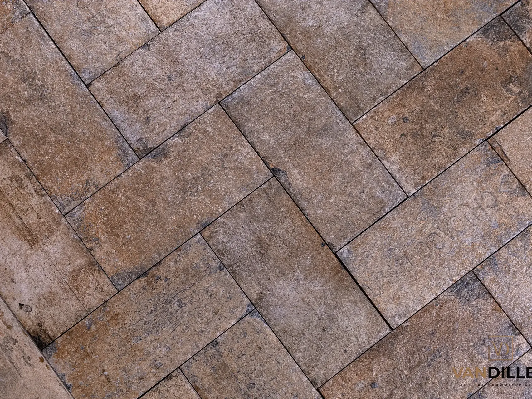 Ceramic tiles with a weathered classic look