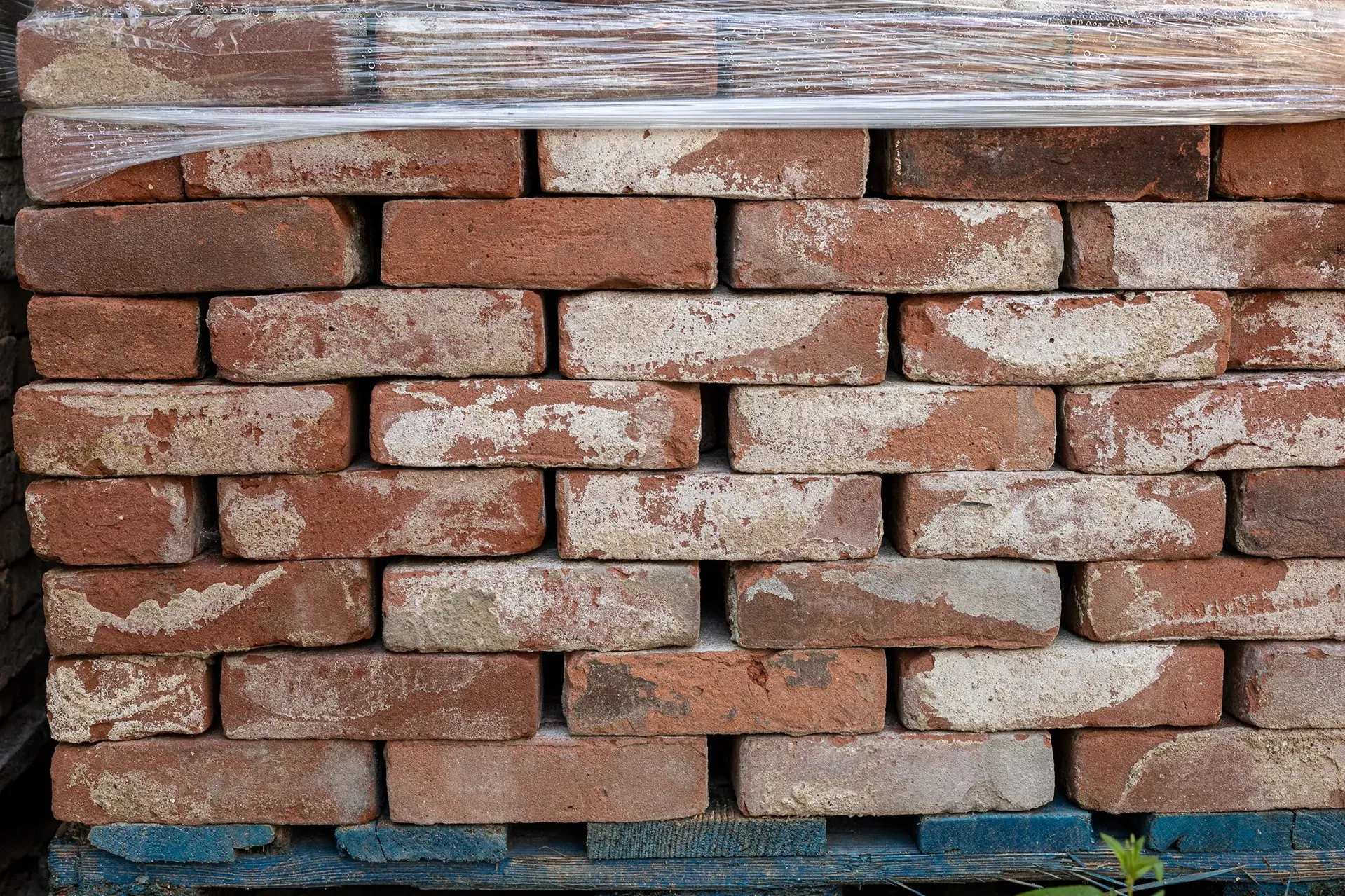 Red moulded bricks, 18 x 5